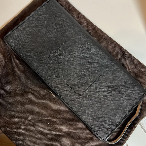 Kate Spade ♠️ scalloped leather clutch - Picture 5 of 5